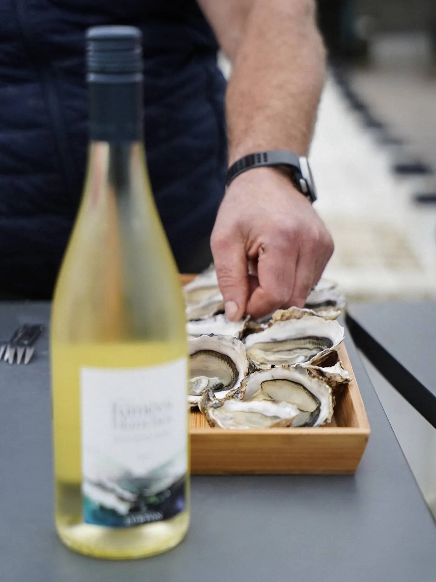 Dégustation d'huîtres en groupe à l'île de ré