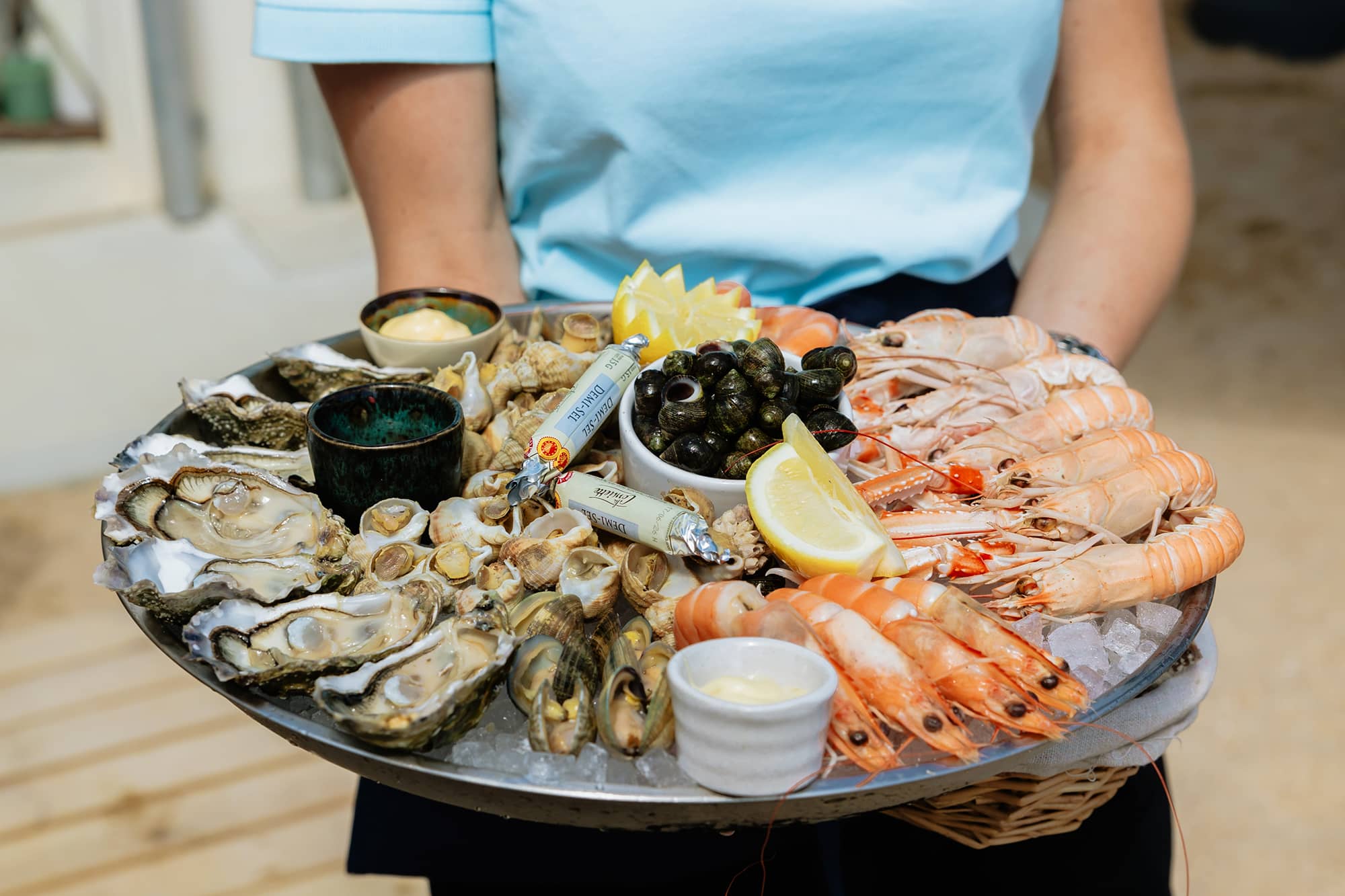 Dégustation de plateaux de fruits de mer sur l'Île de Ré